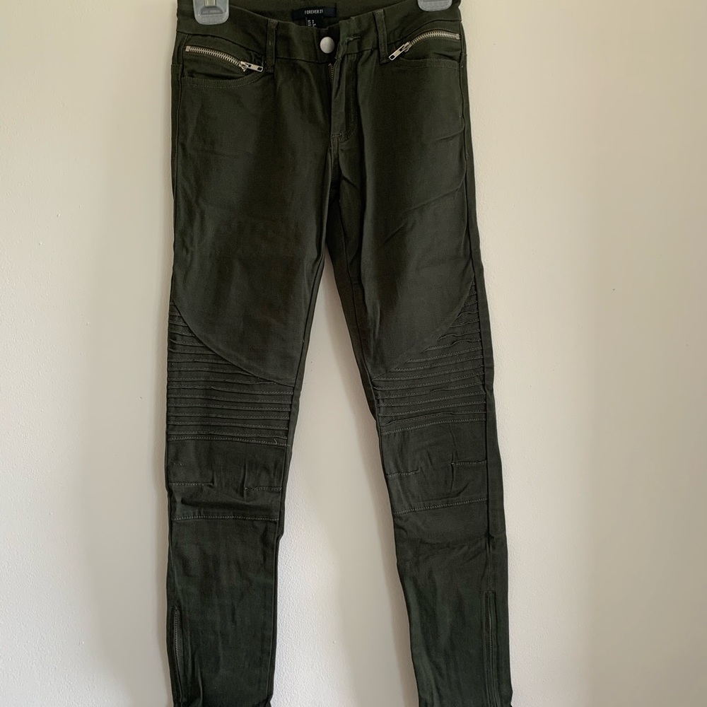 Forever 21  khaki skinny pant